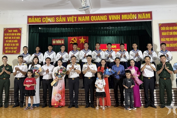 Phụ nữ Trường Sa, vững tin nơi biển đảo